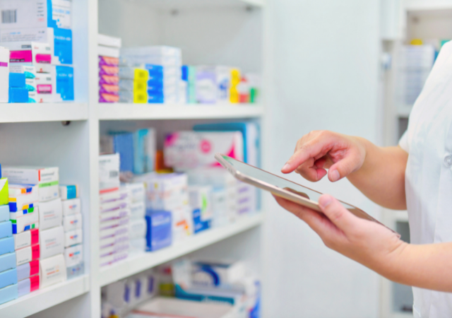 pharmacists choosing medication